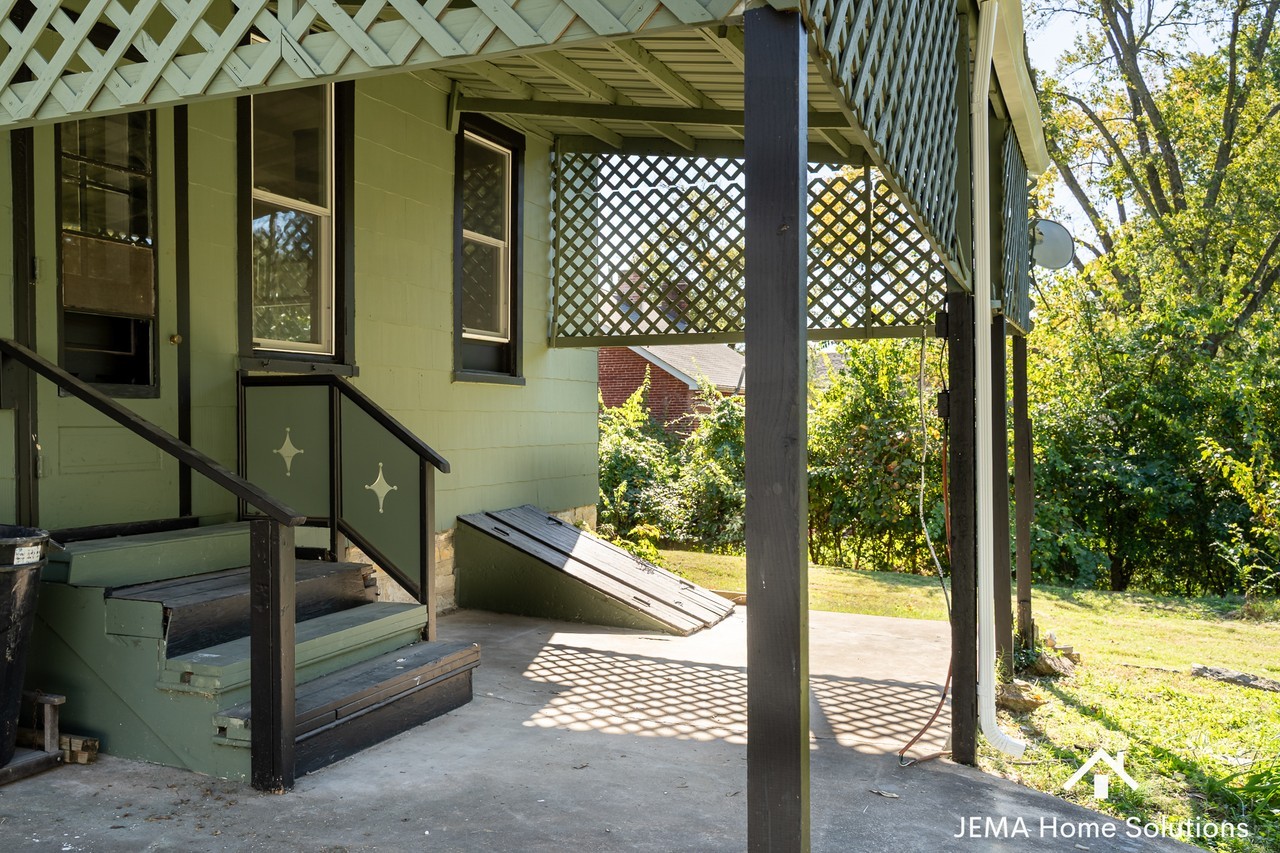 629 Elm St #1 - Photo 3 of 15