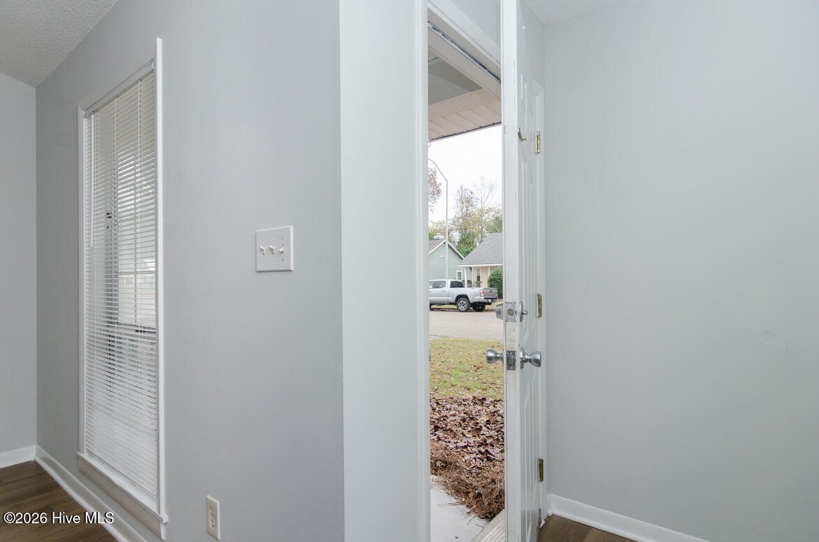 823 Varsity Dr - Photo 2 of 16