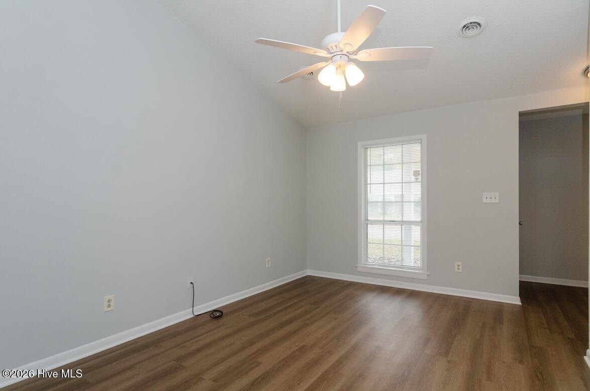 823 Varsity Dr - Photo 3 of 16