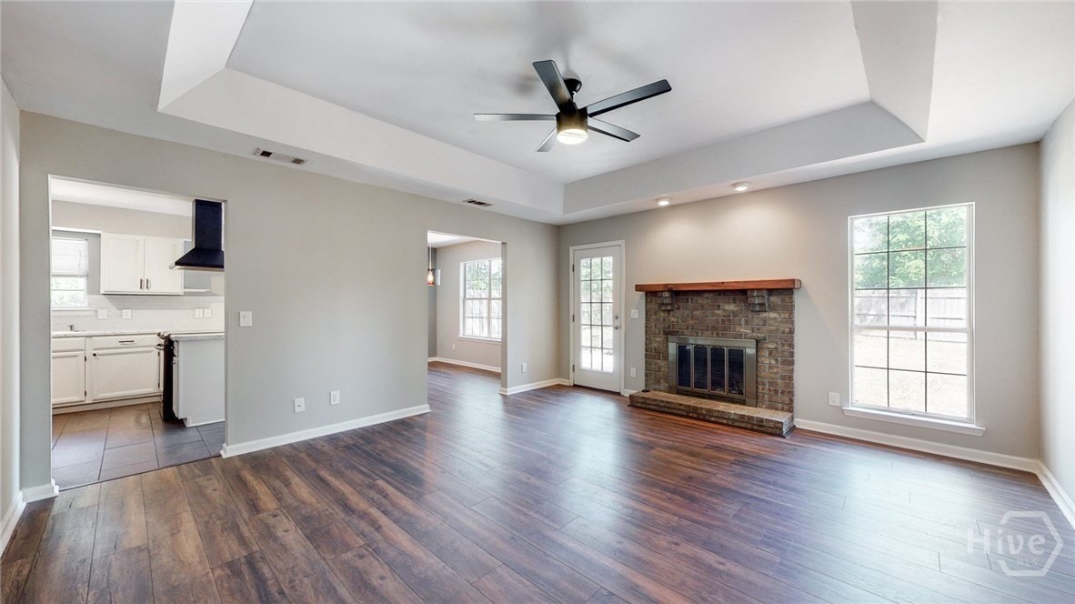 152 Parkside Dr - Photo 3 of 28