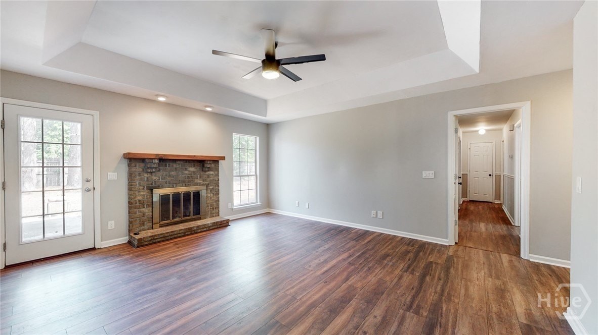 152 Parkside Dr - Photo 4 of 28