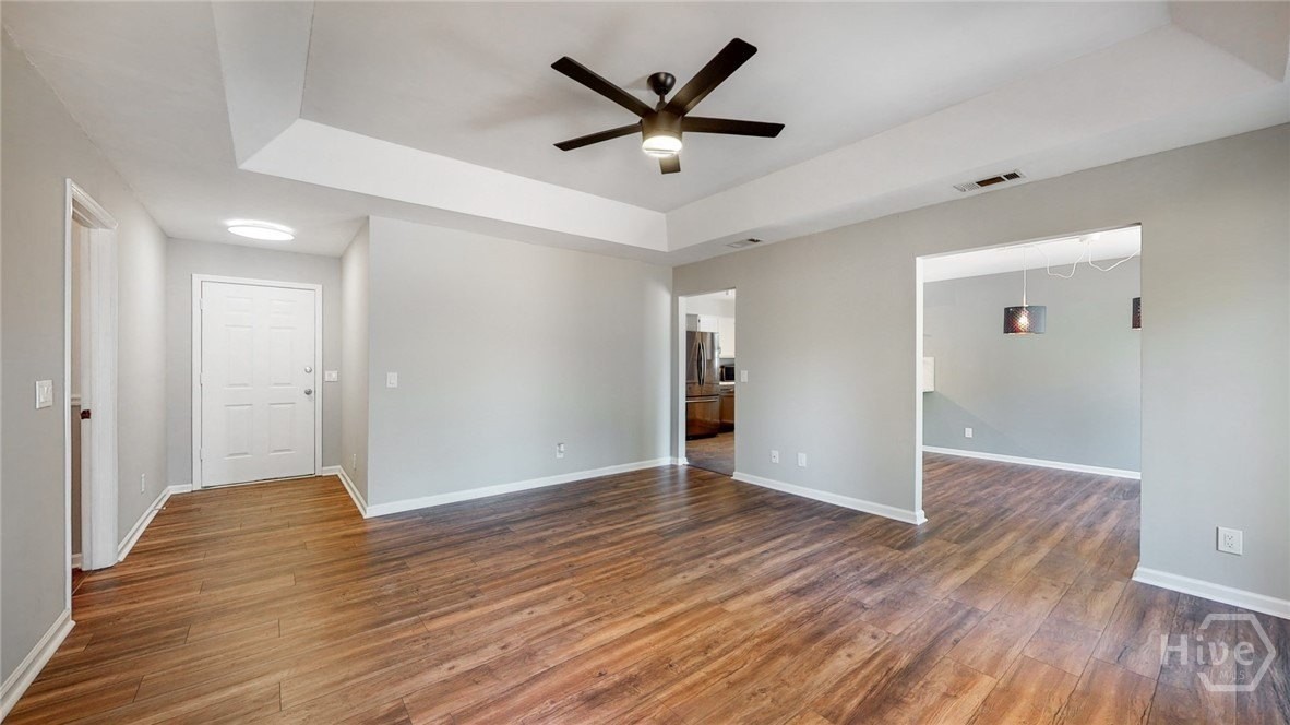 152 Parkside Dr - Photo 5 of 28