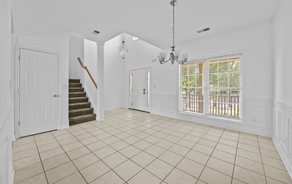 472 Southpoint Dr - Photo 4 of 31