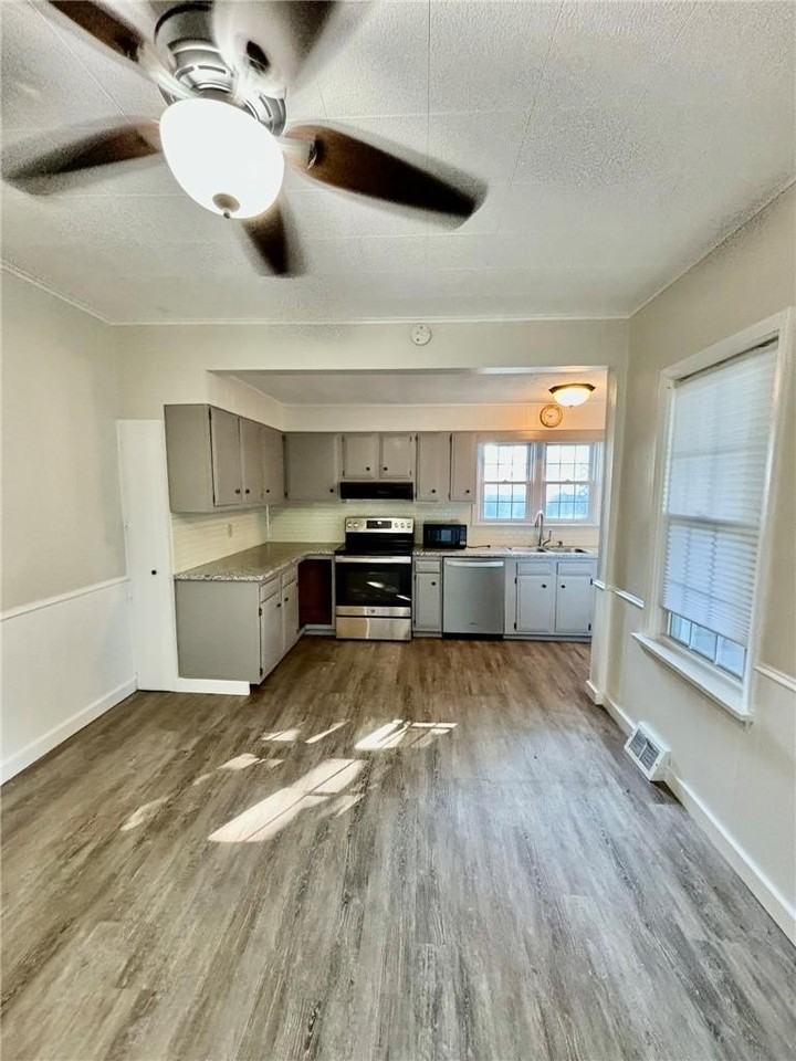 222 C St - Photo 3 of 13