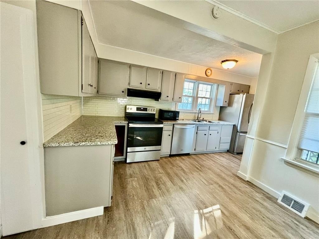 222 C St - Photo 4 of 13