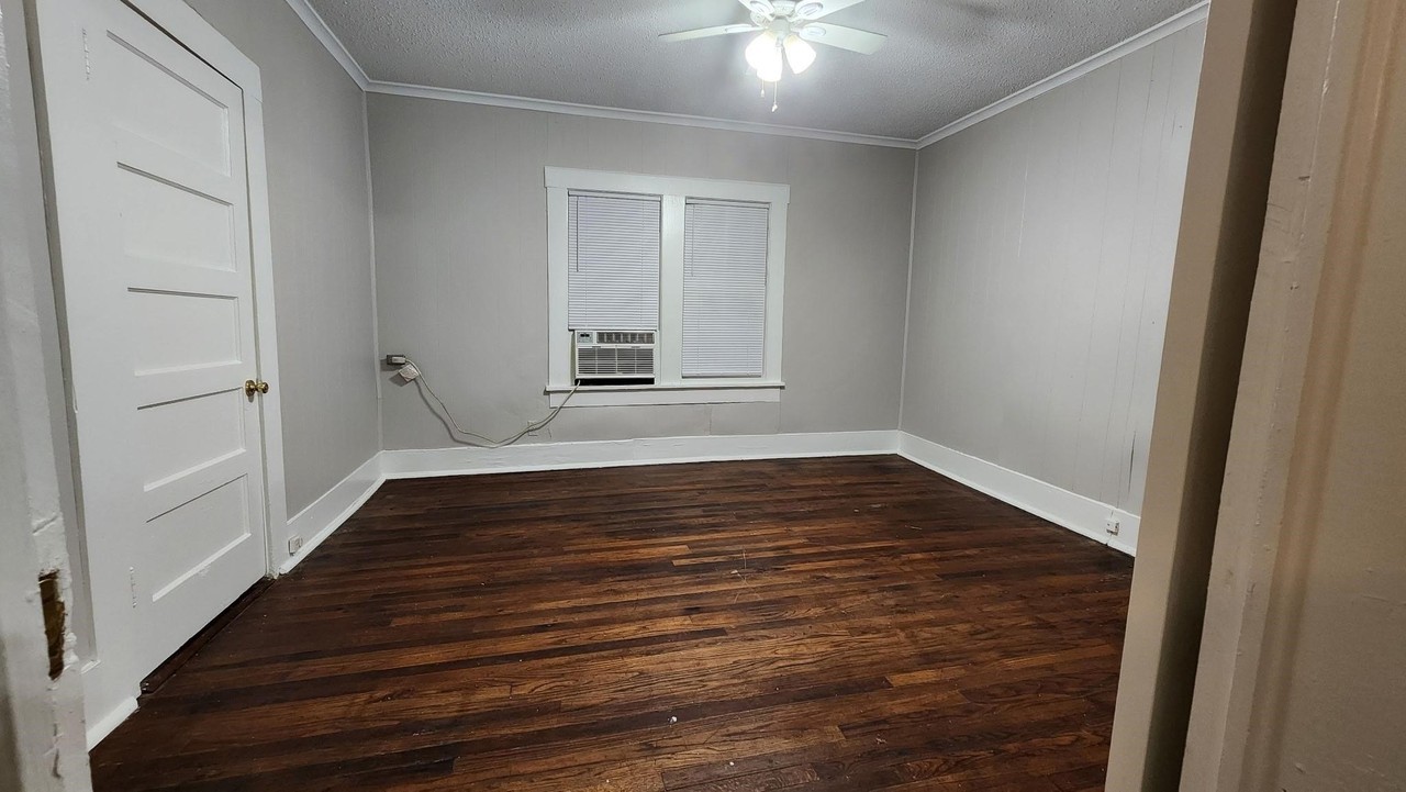 3669 Marion Ave - Photo 2 of 4