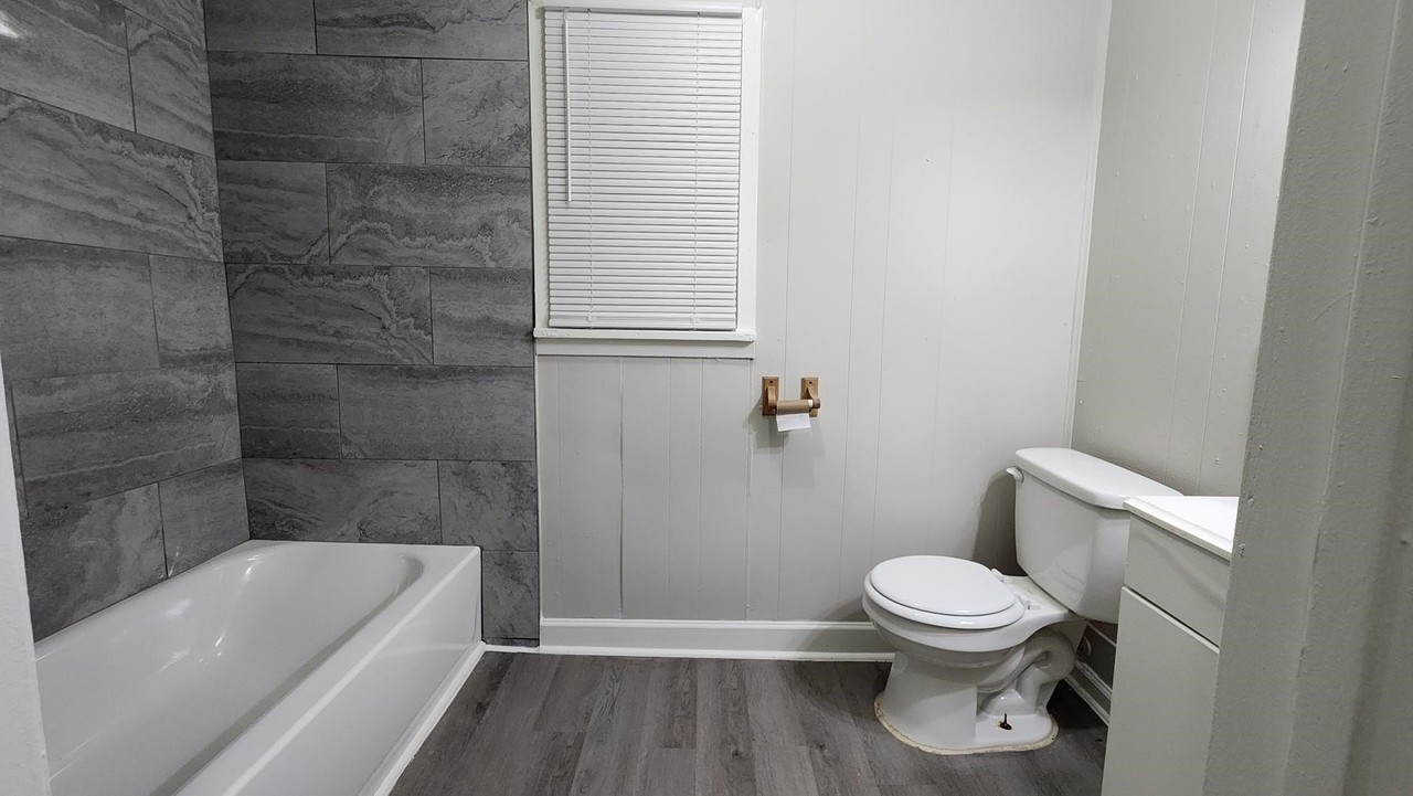 3669 Marion Ave - Photo 3 of 4