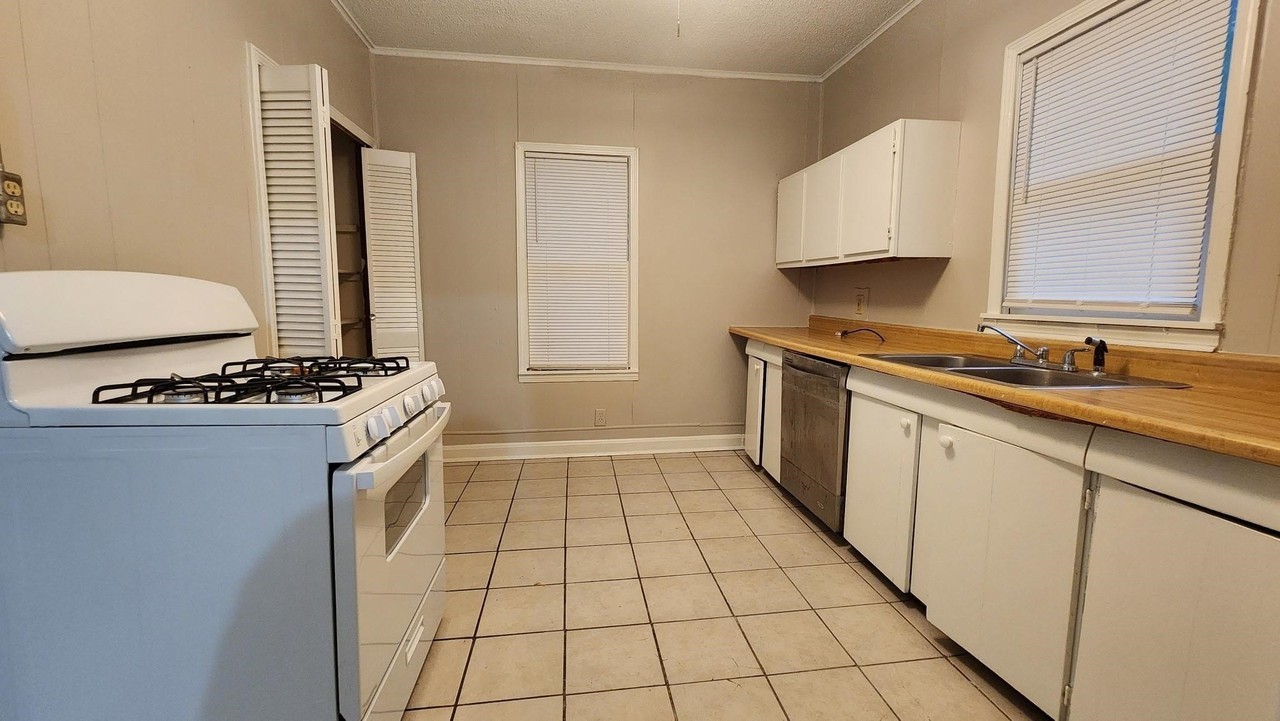 3669 Marion Ave - Photo 4 of 4