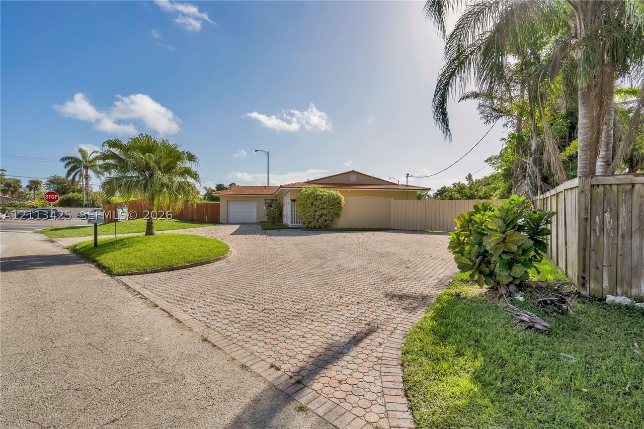 8825 Sw 85th Ave - Photo 2 of 26