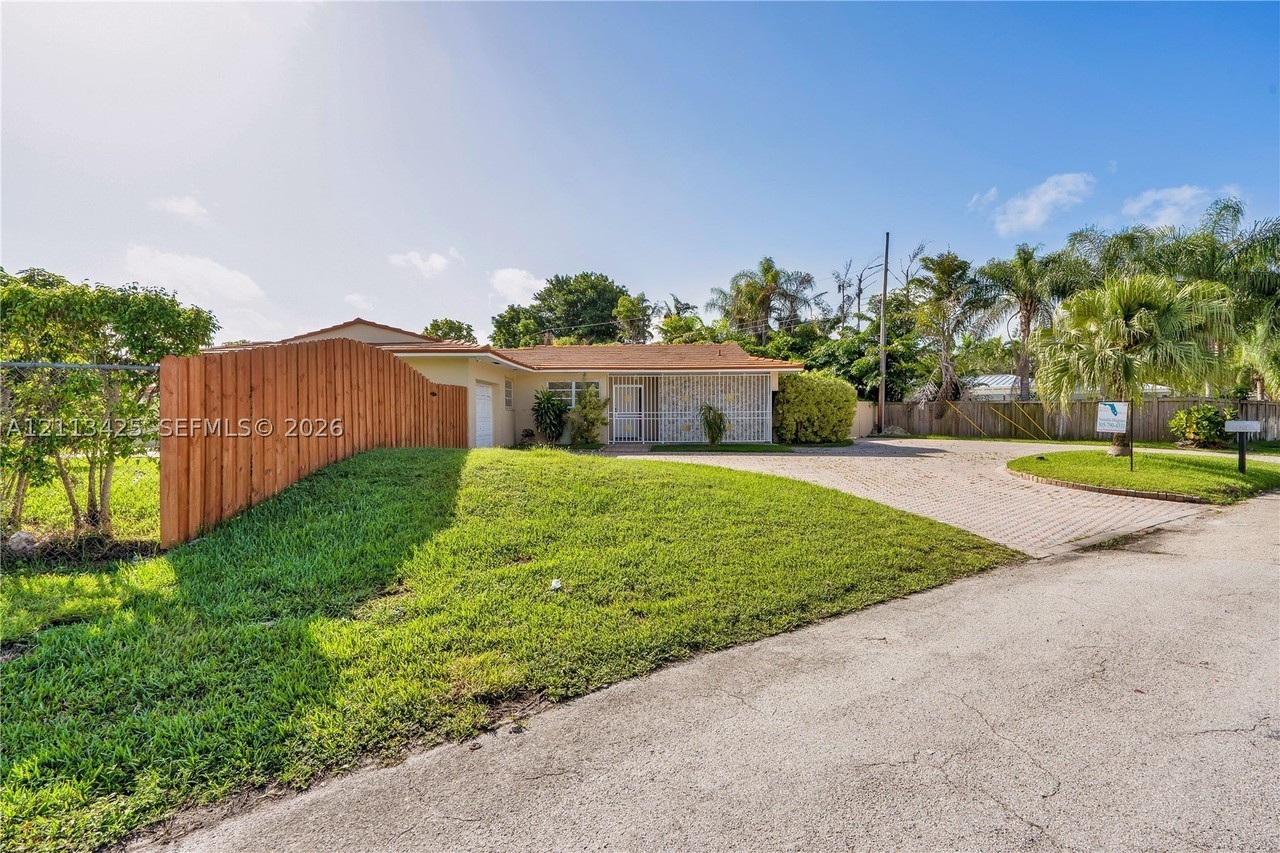 8825 Sw 85th Ave - Photo 4 of 26