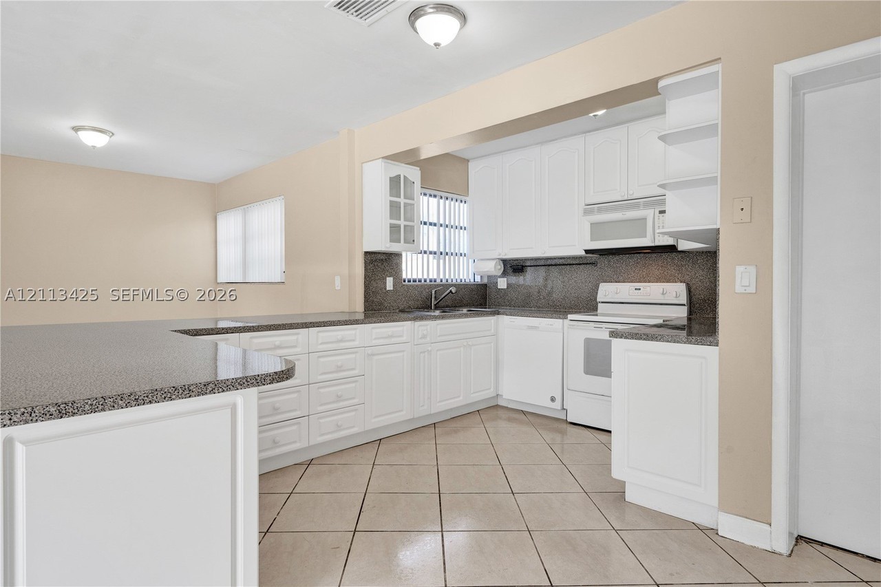 8825 Sw 85th Ave - Photo 6 of 26