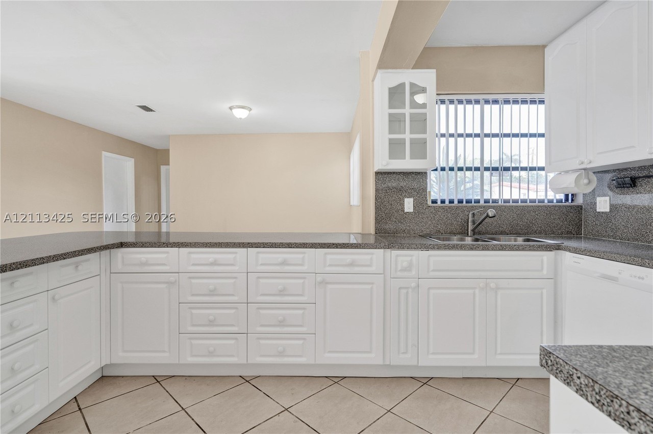 8825 Sw 85th Ave - Photo 7 of 26