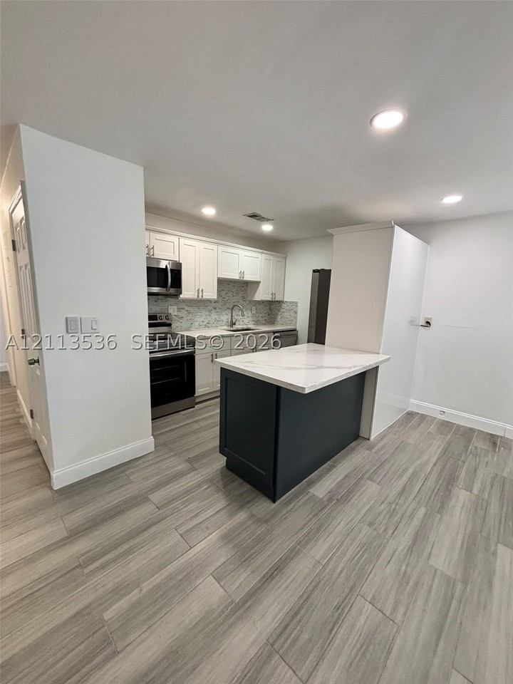 4840 Sw 25th Ave #4840 - Photo 3 of 8