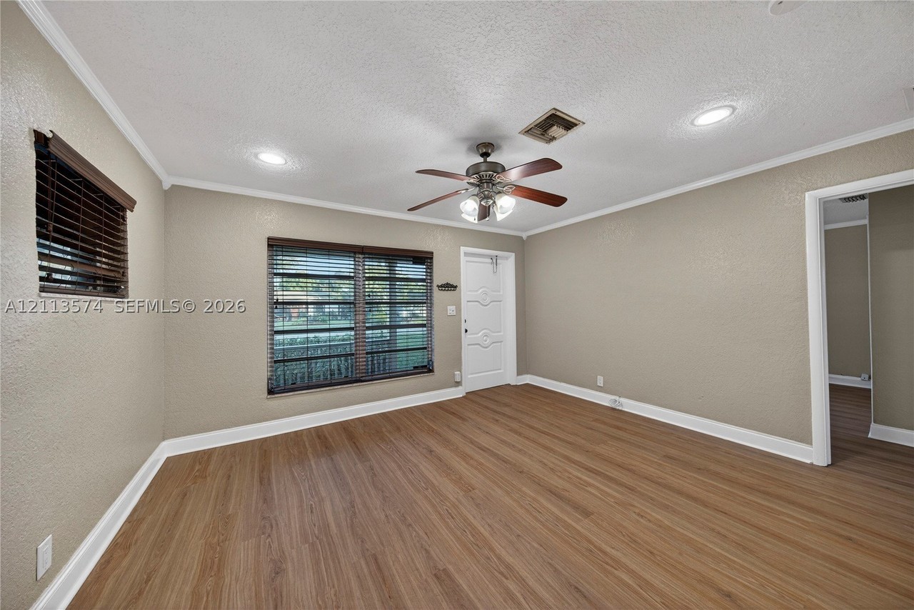 5265 Ne 1st Ter #5265 - Photo 4 of 30