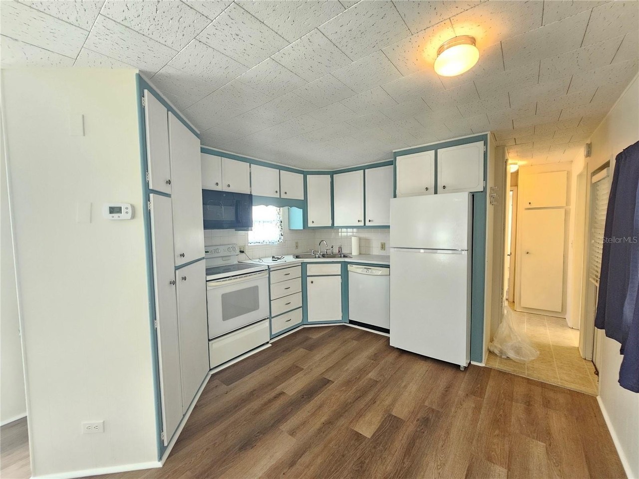 1000 51st Avenue Plz W - Photo 3 of 10