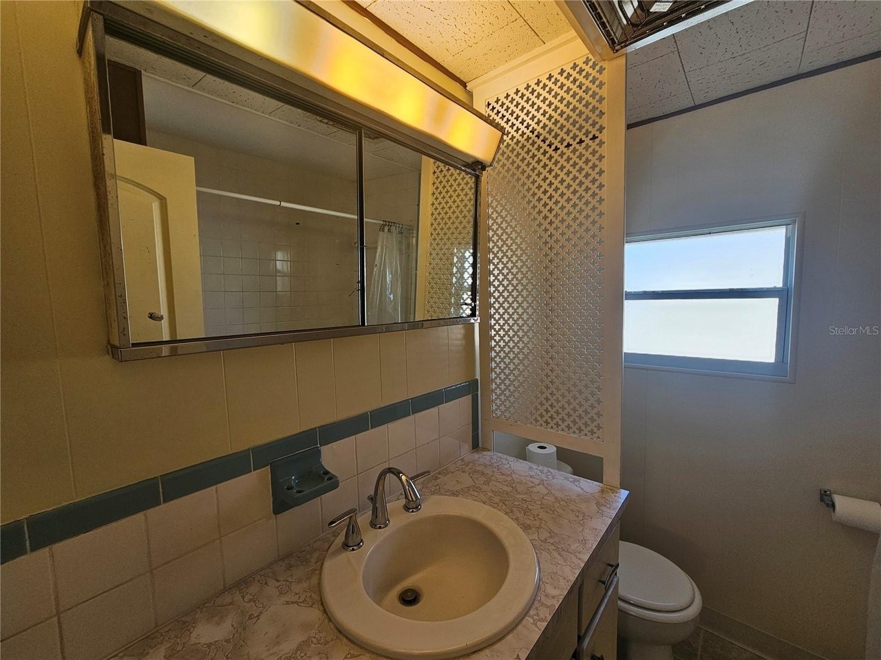 1000 51st Avenue Plz W - Photo 6 of 10