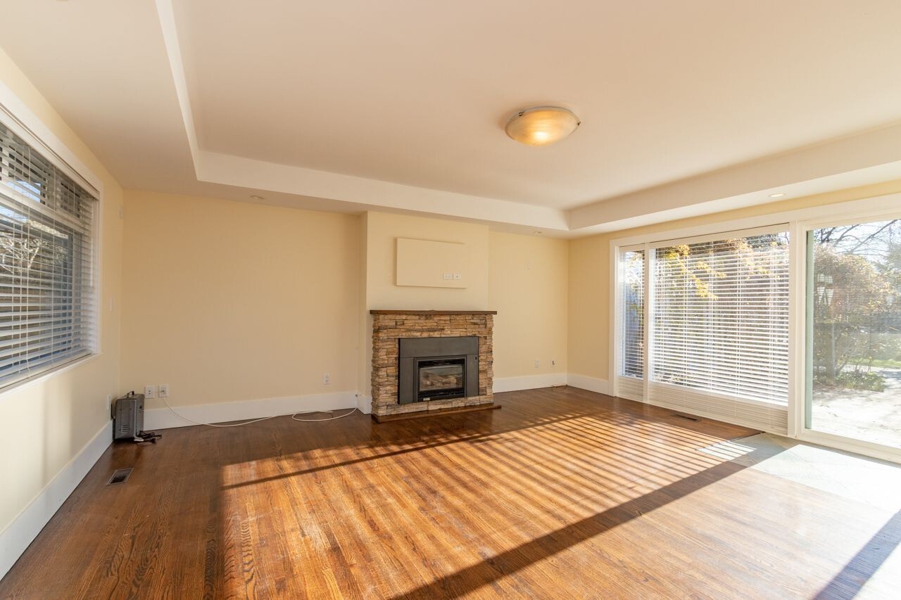 535 West Kings Road - Photo 3 of 26