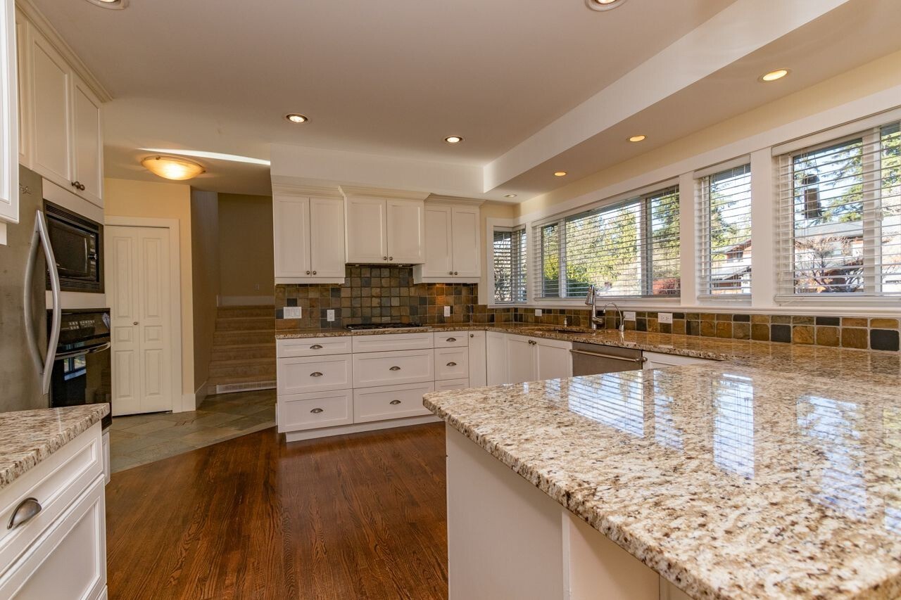 535 West Kings Road - Photo 5 of 26