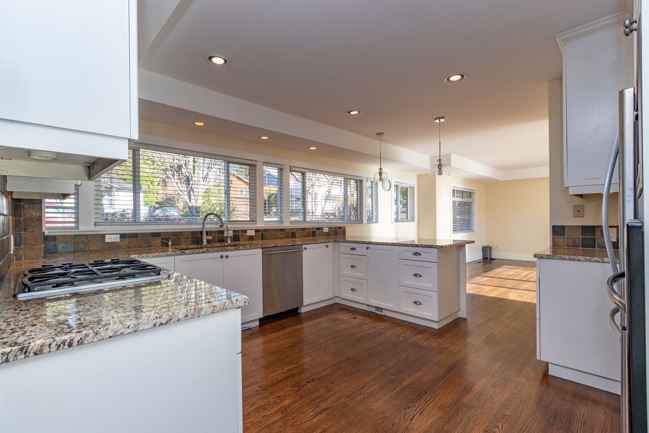 535 West Kings Road - Photo 7 of 26