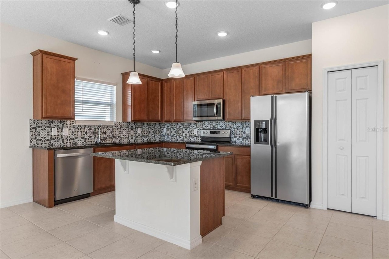 3 Oakleaf Way - Photo 3 of 50