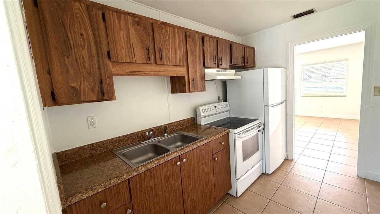 406 E Hibiscus Dr - Photo 3 of 12