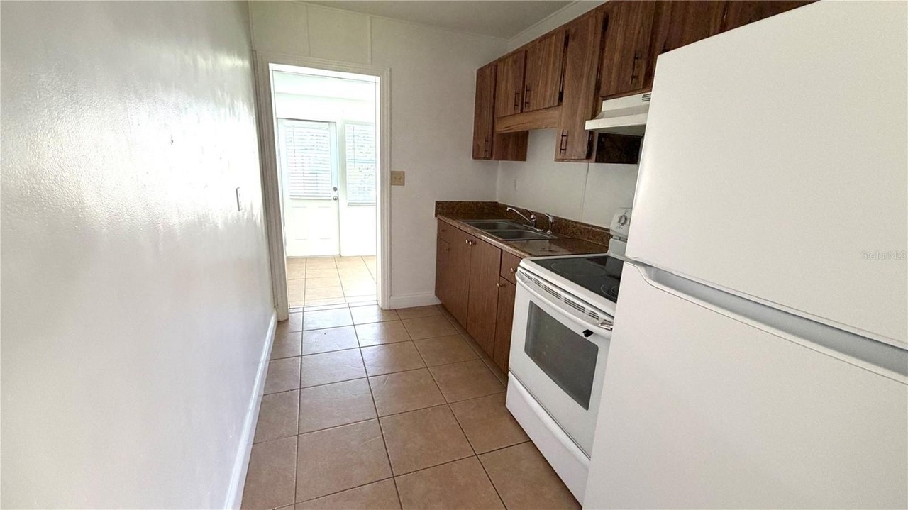 406 E Hibiscus Dr - Photo 4 of 12