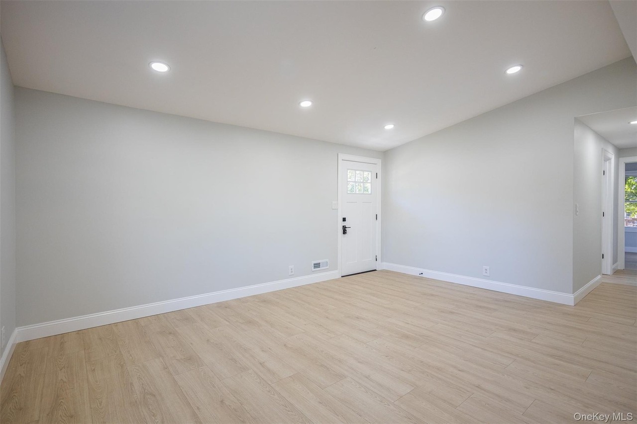 76 Samuel St - Photo 5 of 18