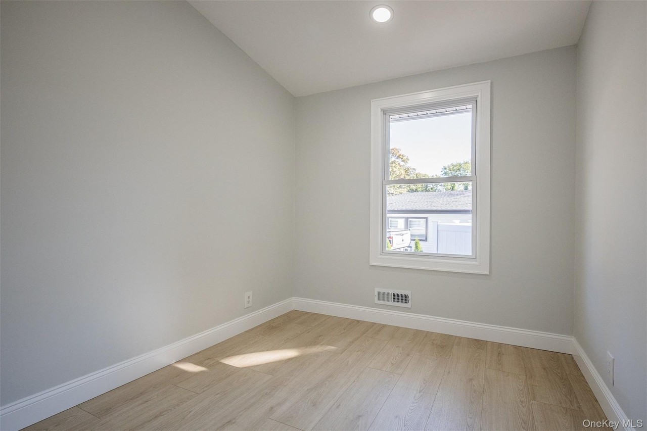 76 Samuel St - Photo 7 of 18