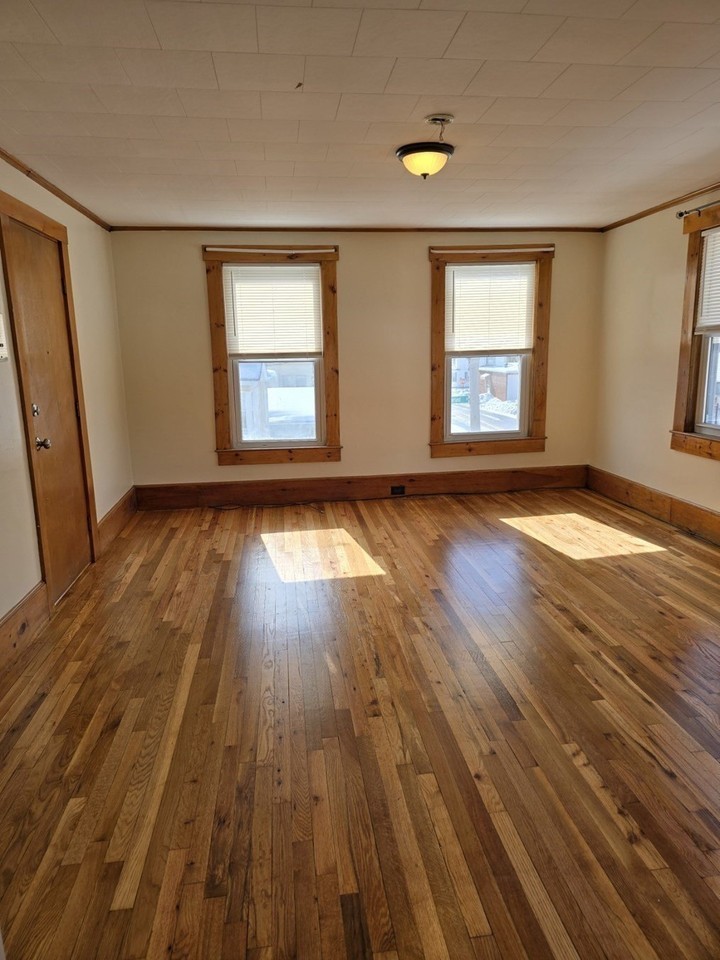 2 Sutherland St #2 - Photo 3 of 12