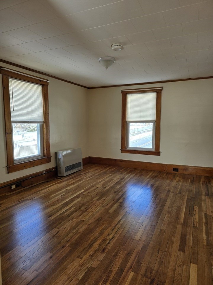 2 Sutherland St #2 - Photo 4 of 12