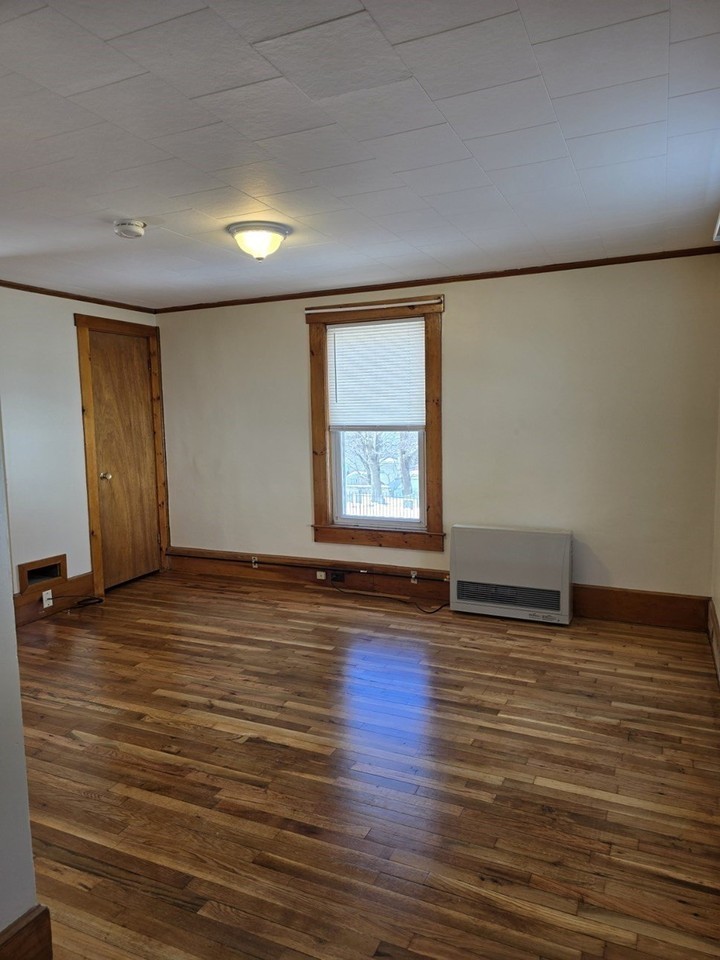 2 Sutherland St #2 - Photo 5 of 12