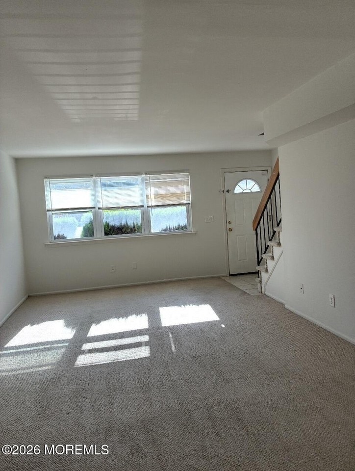 68 Briar Mills Dr - Photo 4 of 10