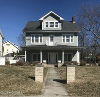 featured image of 11 Lakeview Rd