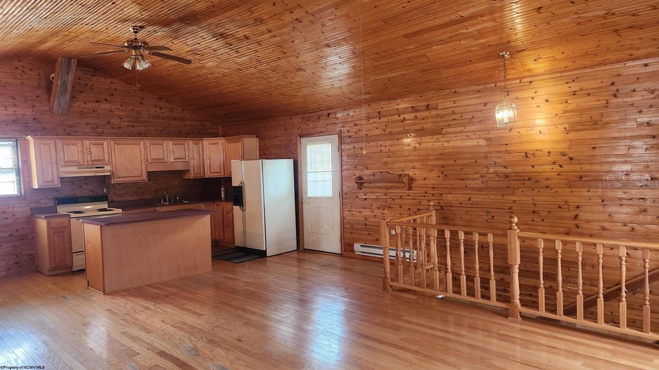 1752 Tyrone Rd - Photo 4 of 11