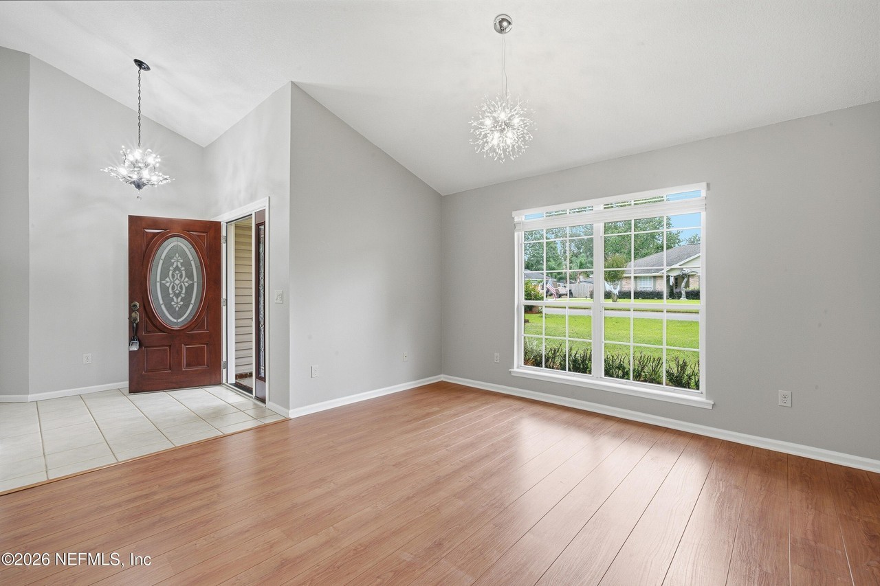1786 Waterbury Ln - Photo 4 of 38
