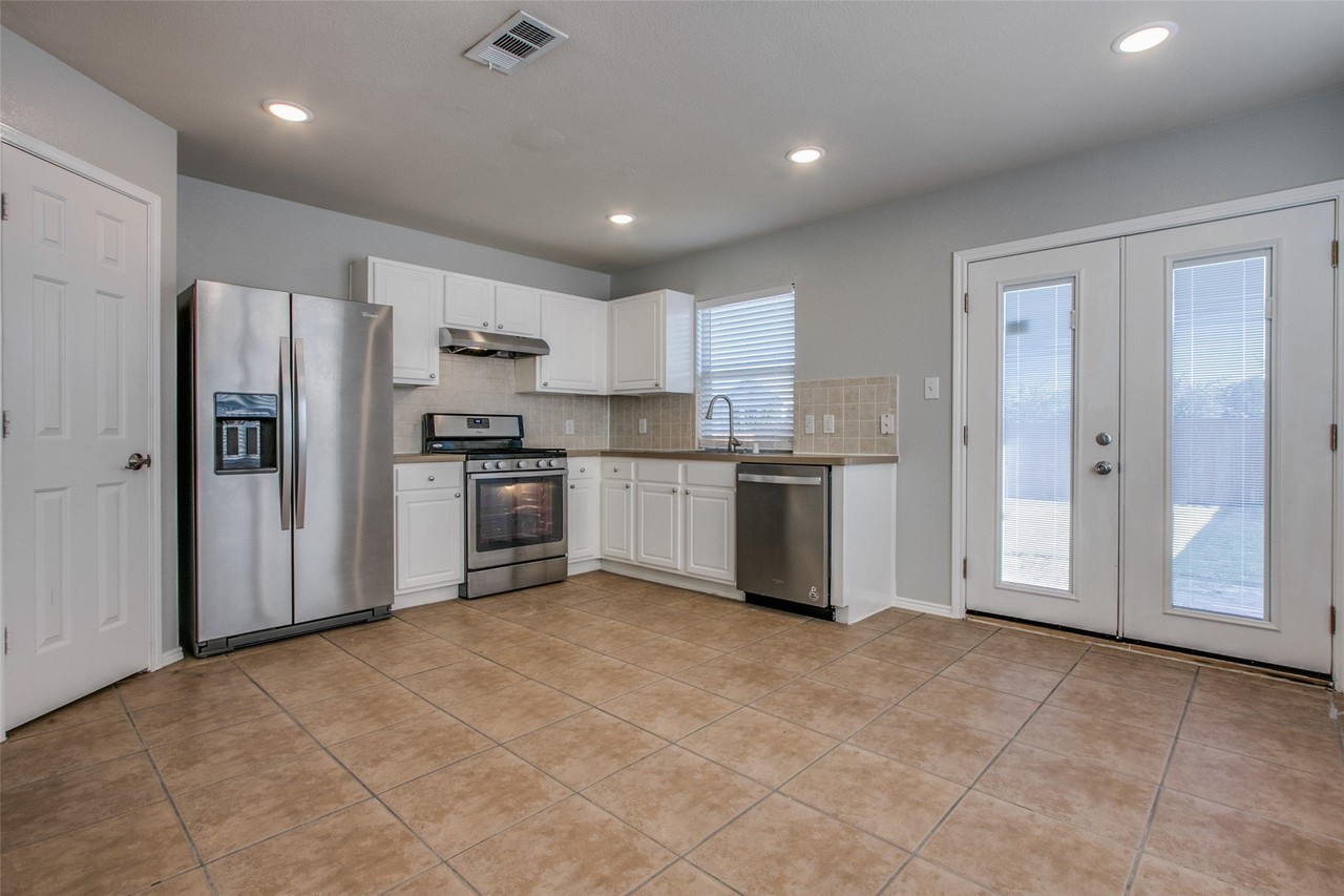 1120 Piedmont Dr - Photo 6 of 23