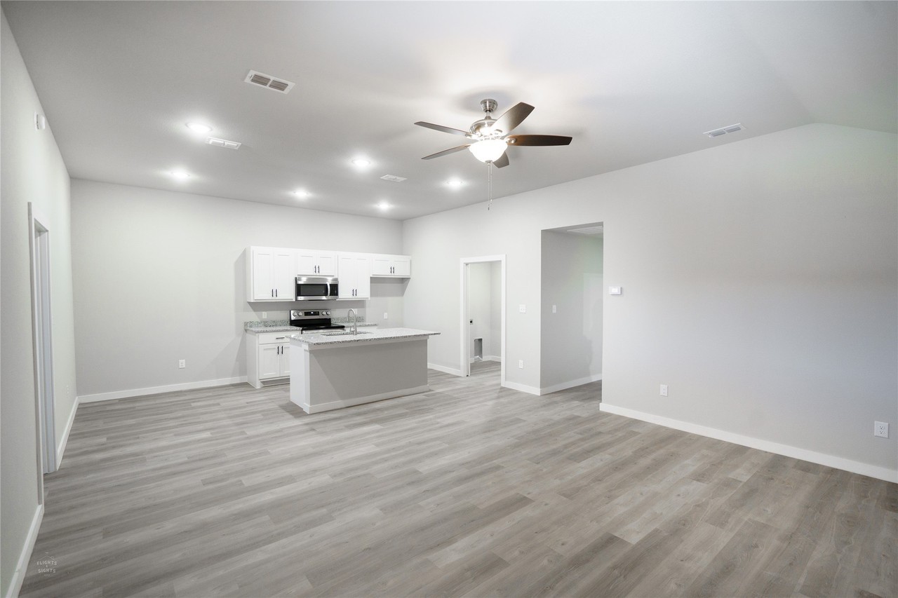 312 Colorado St - Photo 2 of 13