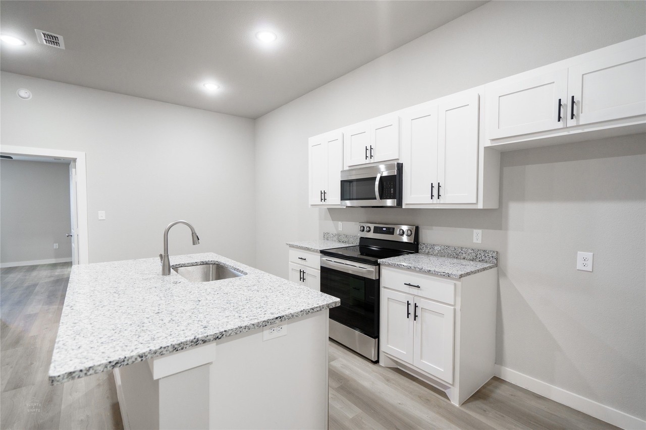 312 Colorado St - Photo 4 of 13