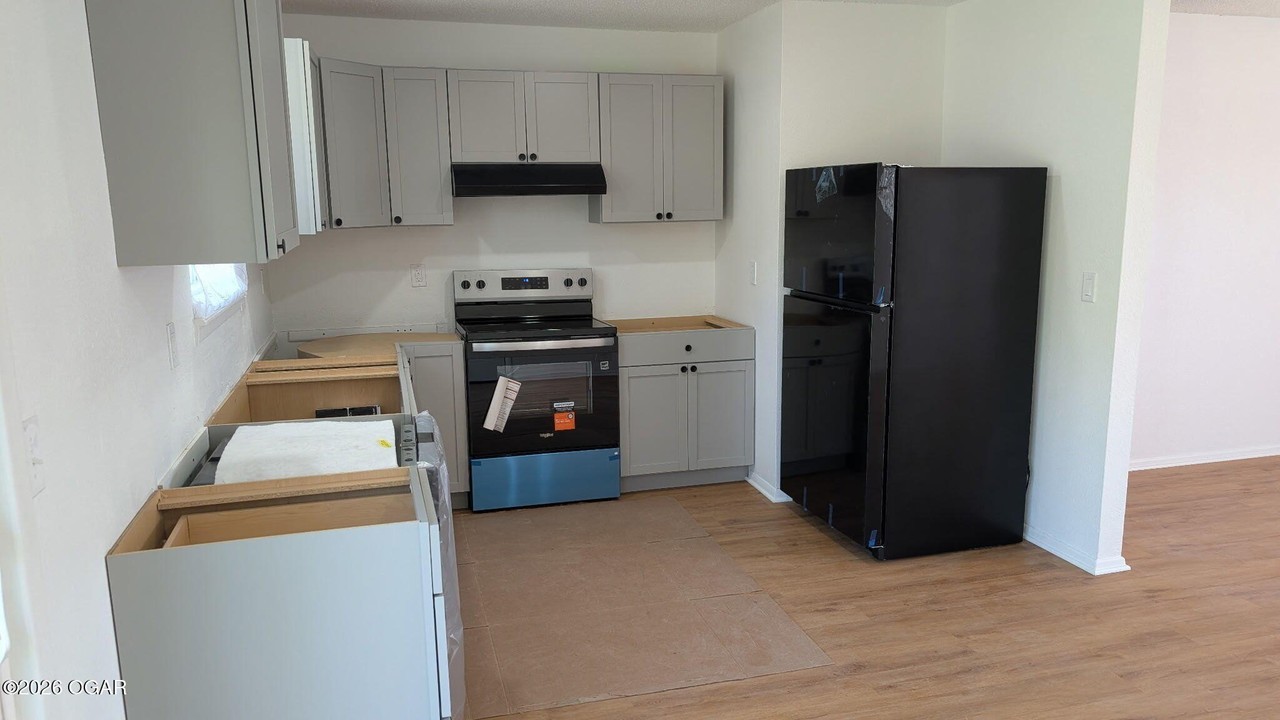 1815 W 22nd St - Photo 2 of 8
