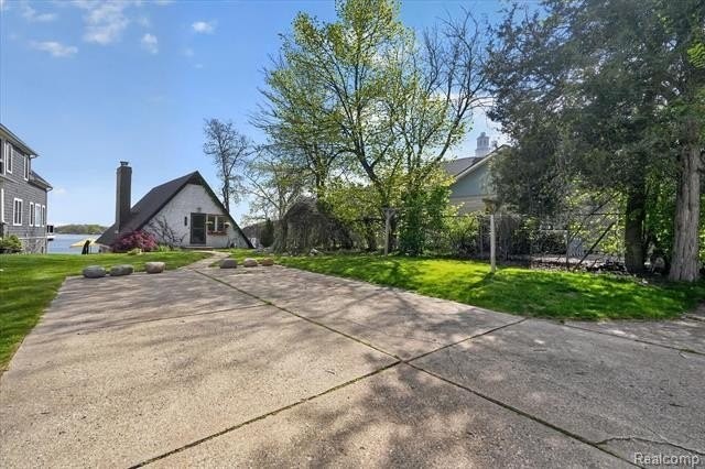 12078 Mantawauka Dr - Photo 2 of 50