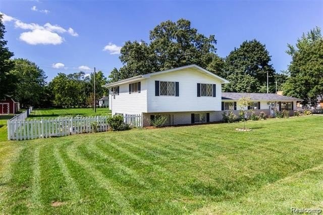 2750 Frankson Ave - Photo 2 of 47