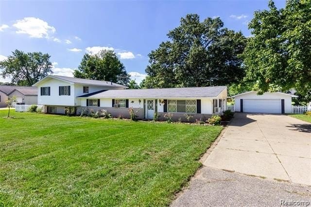 2750 Frankson Ave - Photo 3 of 47