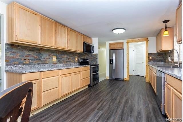 2750 Frankson Ave - Photo 7 of 47