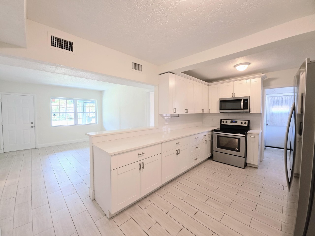 1220 Ne 1st Ave - Photo 3 of 27