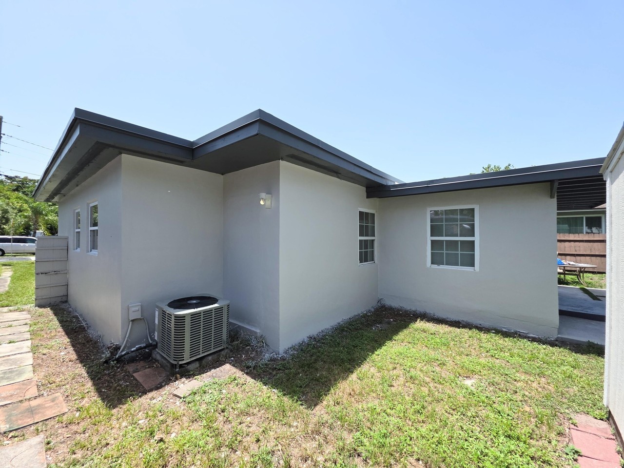 1220 Ne 1st Ave - Photo 6 of 27