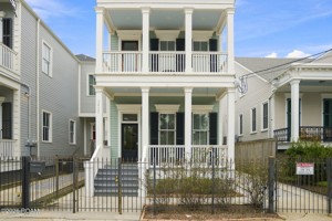 featured image of 1417 Esplanade Ave