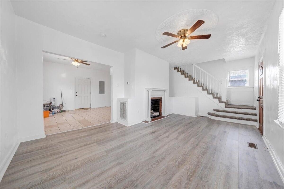 1202 Rugby Blvd Nw - Photo 3 of 26