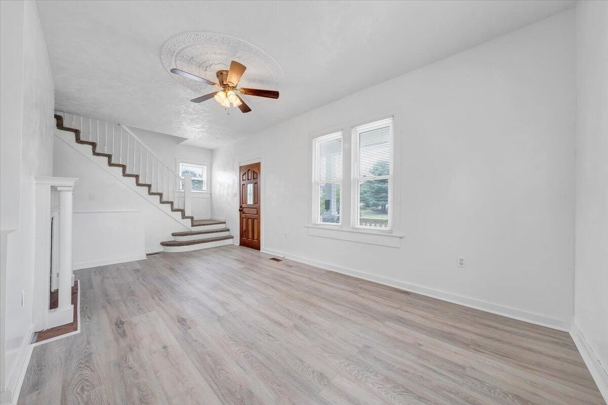 1202 Rugby Blvd Nw - Photo 5 of 26