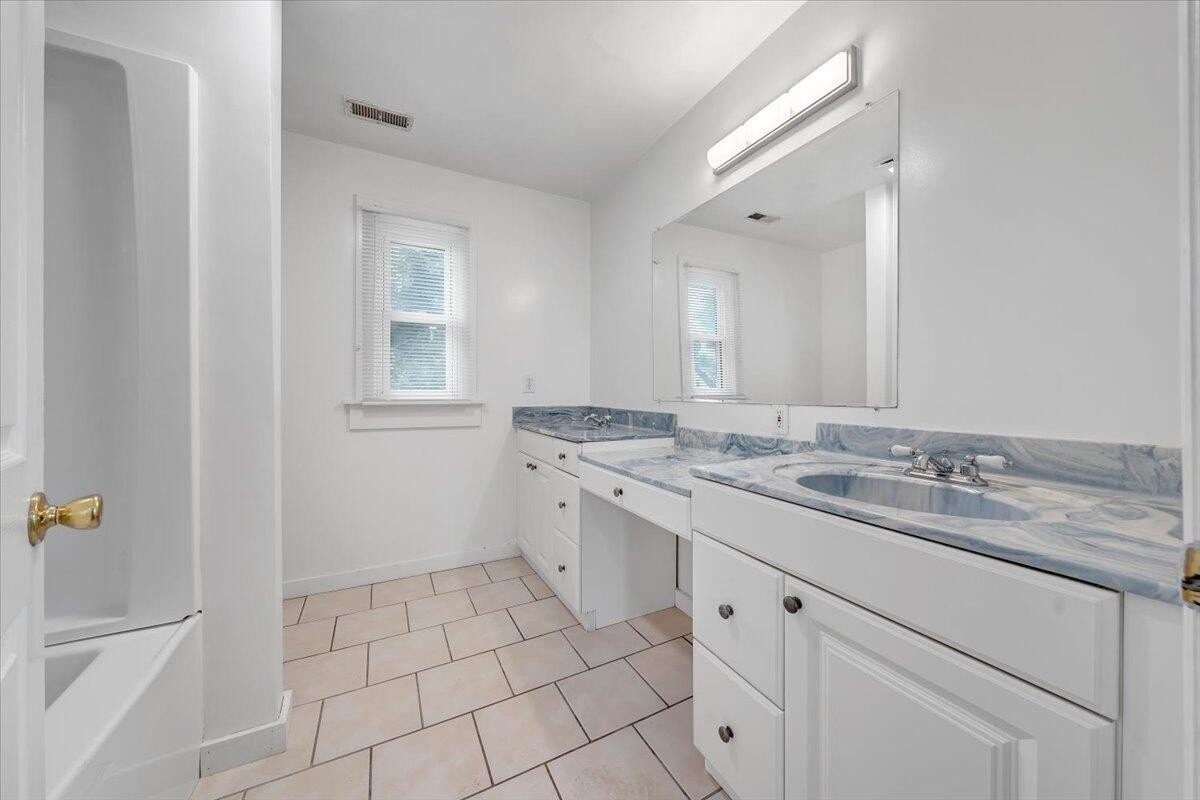 1202 Rugby Blvd Nw - Photo 6 of 26