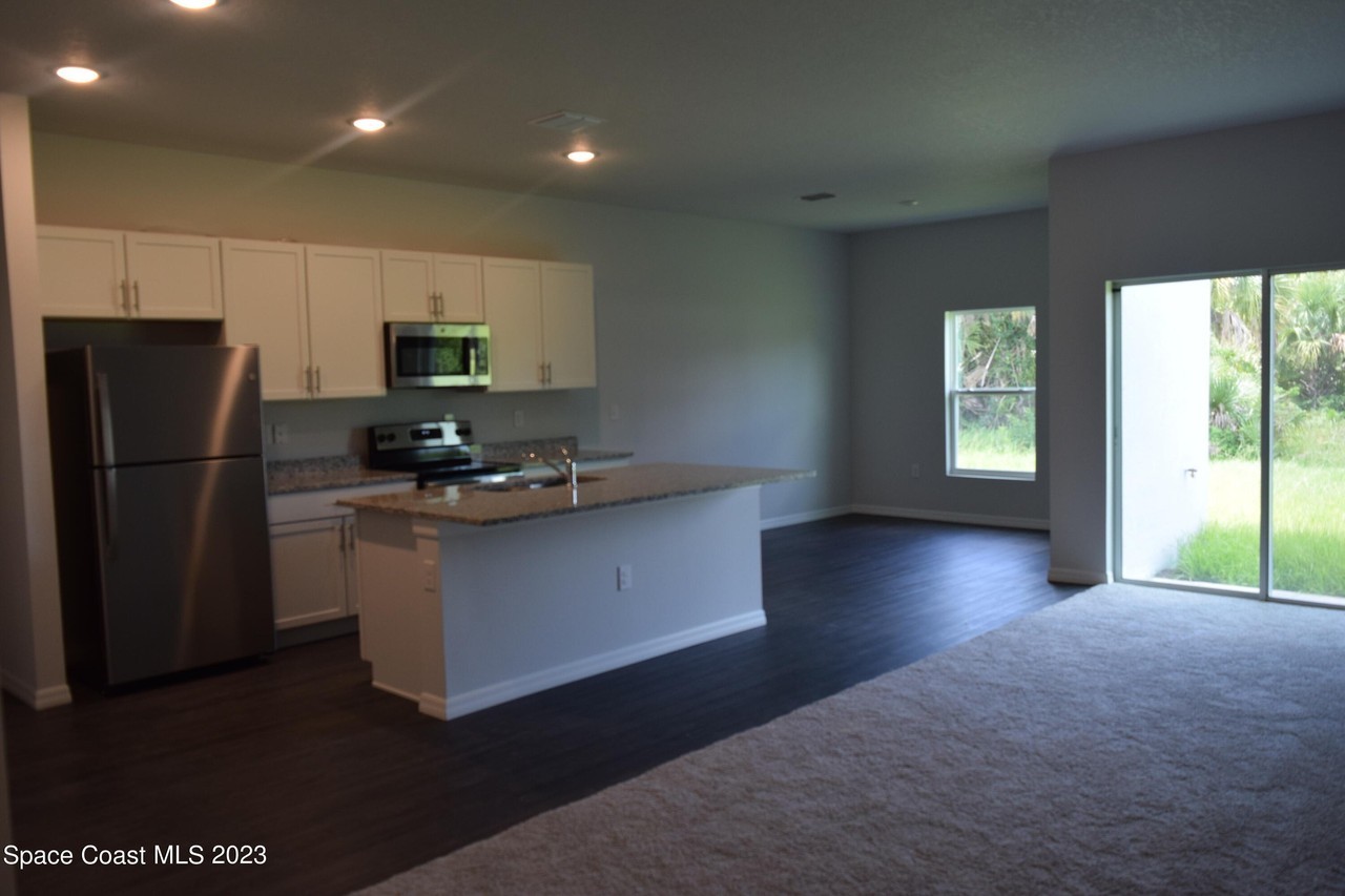 133 Finkle St Sw - Photo 4 of 20